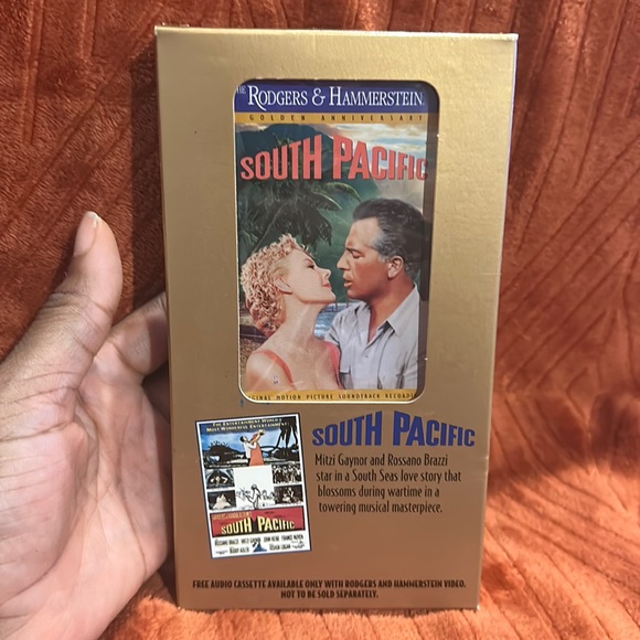 South Pacific / Movie Soundtrack ( cassette tape ) - Picture 1 of 7